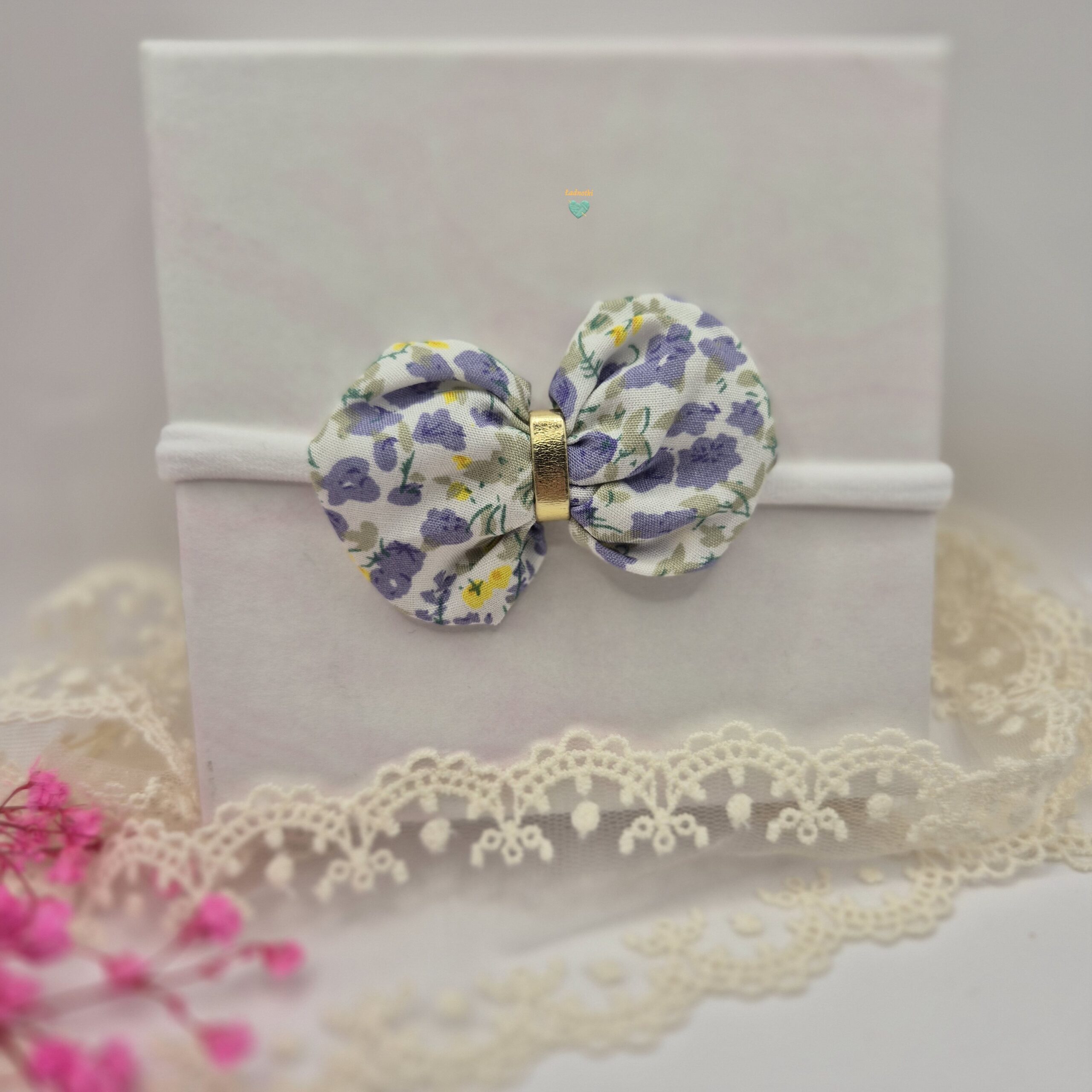 Opaska bezuciskowa z kokardą- wiskoza- fioletowe kwiaty