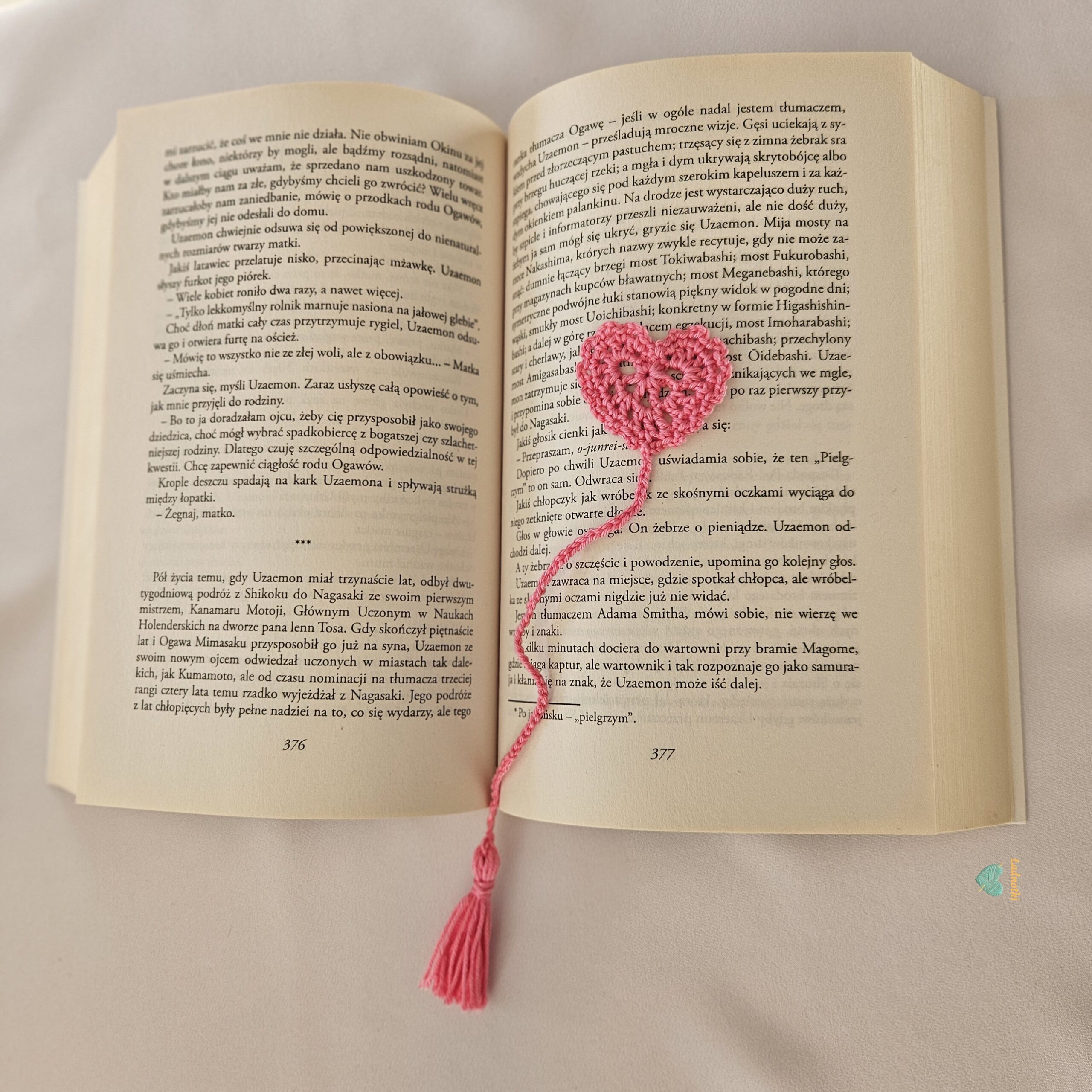 Szydełkowa zakładka do książki- serce różowe