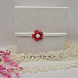 Opaska bezuciskowa kwiatek czerwony z białym środkiem