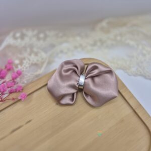 Spinka do włosów z kokardą- satyna brudny róż